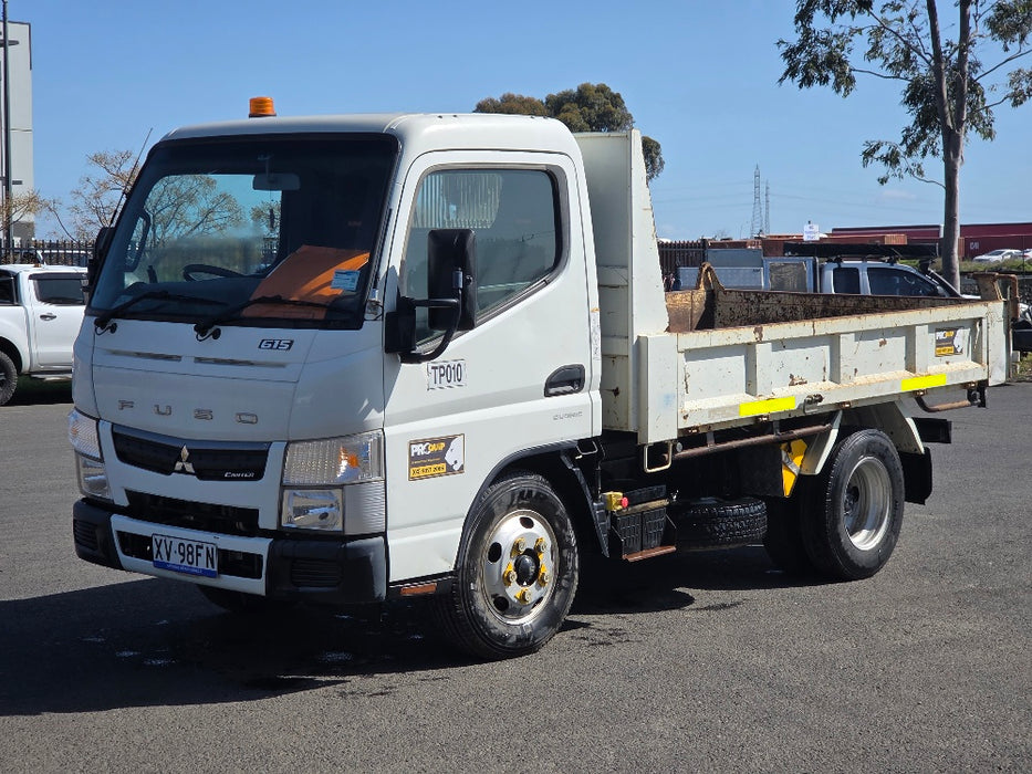2019 FUSO CANTER 515 SWB TIPPER TRUCK (TP010) WITH 35,000 KLMS, AUTO AND CIVIL SPEC