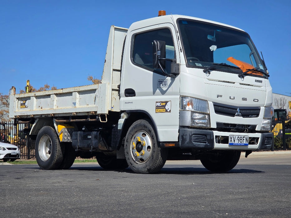 2019 FUSO CANTER 515 SWB TIPPER TRUCK (TP010) WITH 35,000 KLMS, AUTO AND CIVIL SPEC