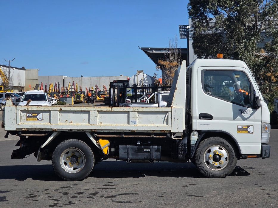 2019 FUSO CANTER 515 SWB TIPPER TRUCK (TP010) WITH 35,000 KLMS, AUTO AND CIVIL SPEC
