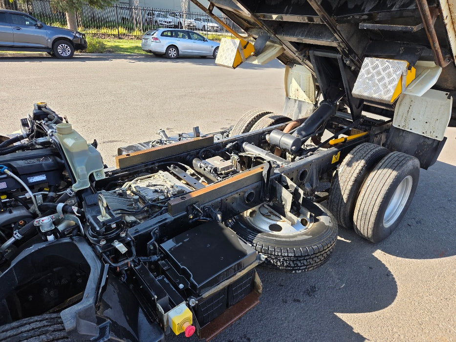 2019 FUSO CANTER 515 SWB TIPPER TRUCK (TP010) WITH 35,000 KLMS, AUTO AND CIVIL SPEC