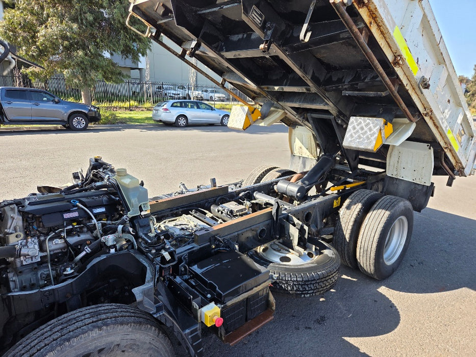 2019 FUSO CANTER 515 SWB TIPPER TRUCK (TP010) WITH 35,000 KLMS, AUTO AND CIVIL SPEC
