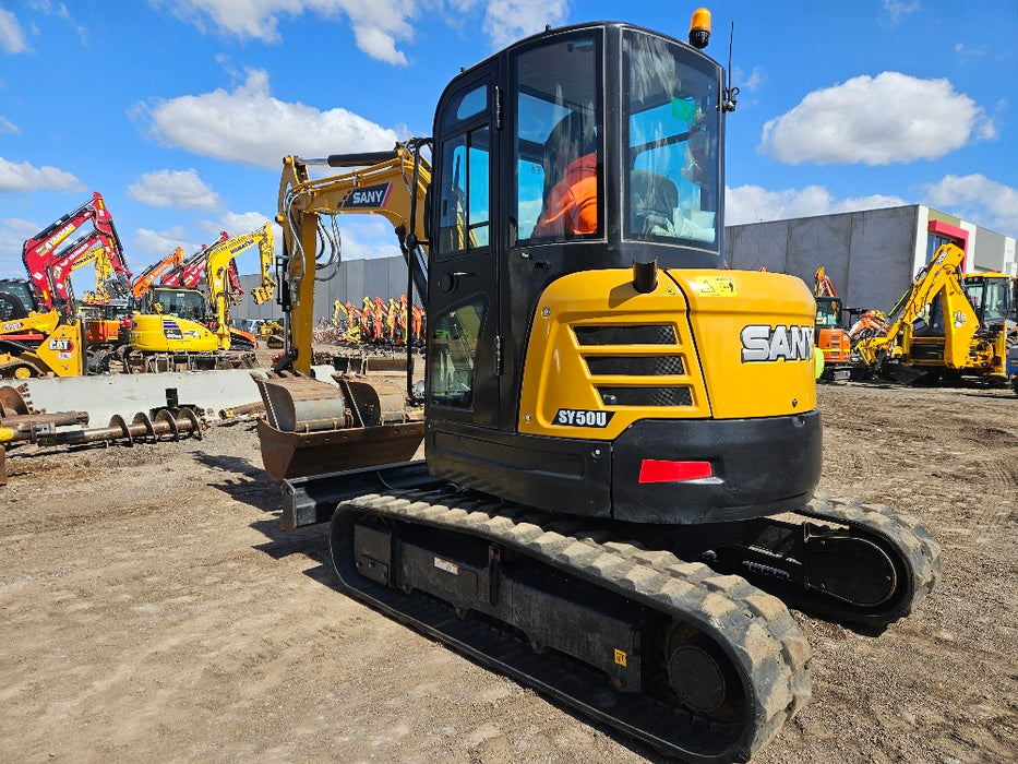2022 SANY SY50U 5.3T EXCAVATOR WITH QC HITCH, A/C CAB, BUCKETS AND 260 HOURS