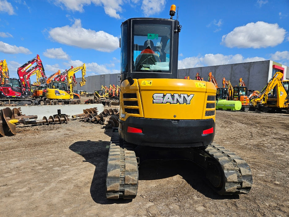 2022 SANY SY50U 5.3T EXCAVATOR WITH QC HITCH, A/C CAB, BUCKETS AND 260 HOURS