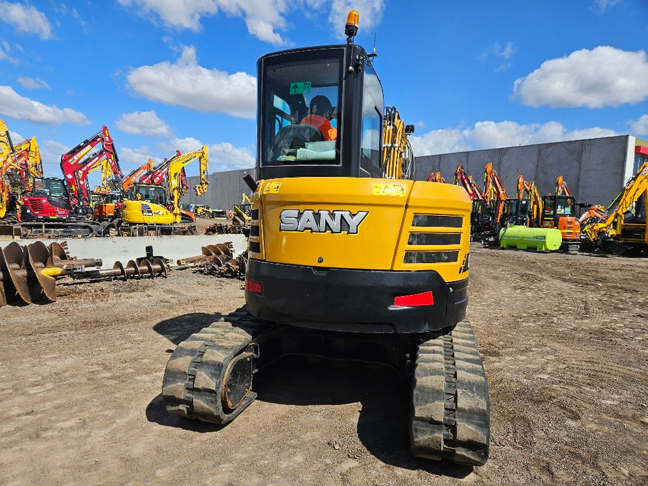 2022 SANY SY50U 5.3T EXCAVATOR WITH QC HITCH, A/C CAB, BUCKETS AND 260 HOURS