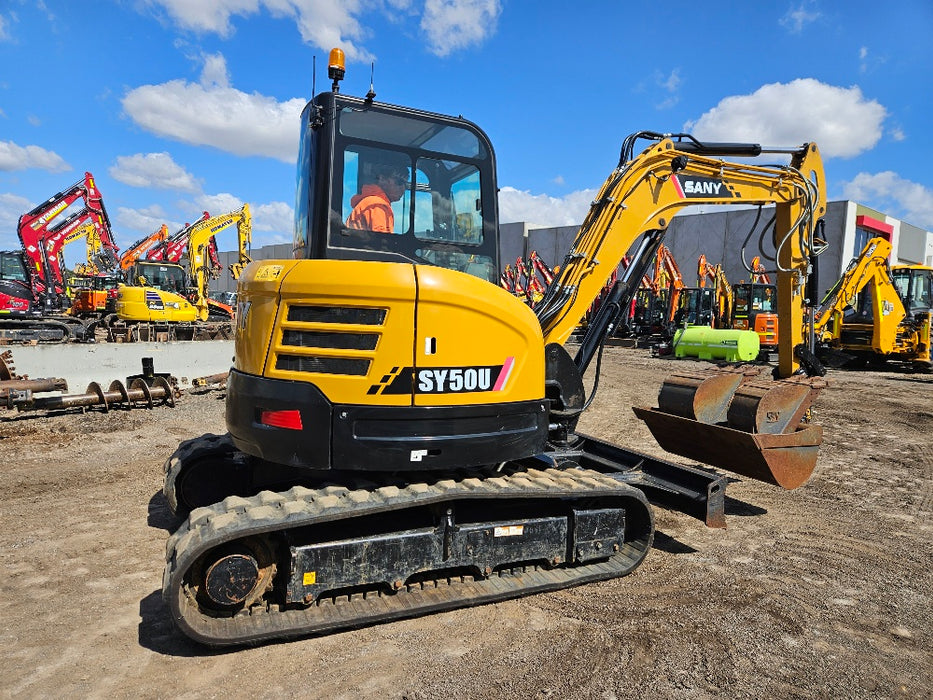 2022 SANY SY50U 5.3T EXCAVATOR WITH TILT HITCH, A/C CAB, BUCKETS AND 260 HOURS