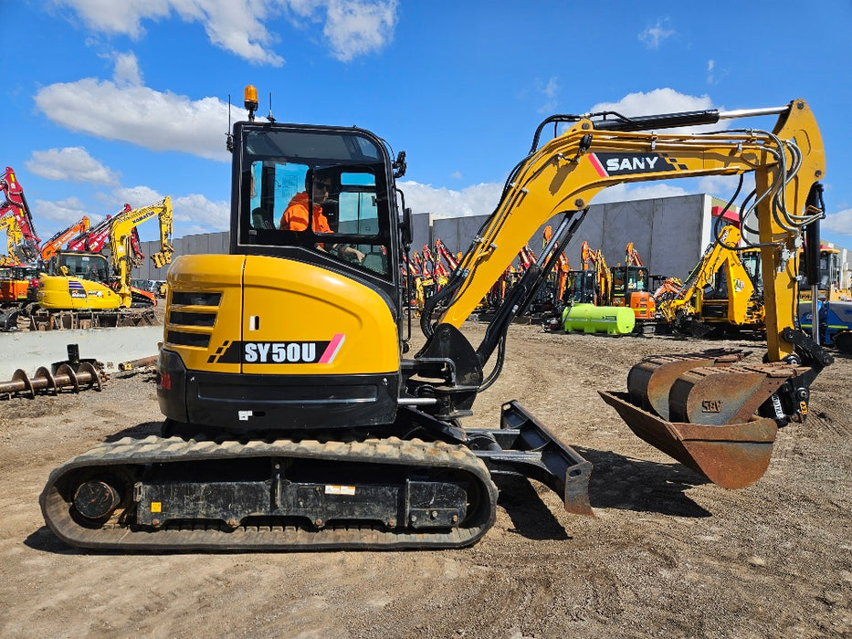 2022 SANY SY50U 5.3T EXCAVATOR WITH QC HITCH, A/C CAB, BUCKETS AND 260 HOURS