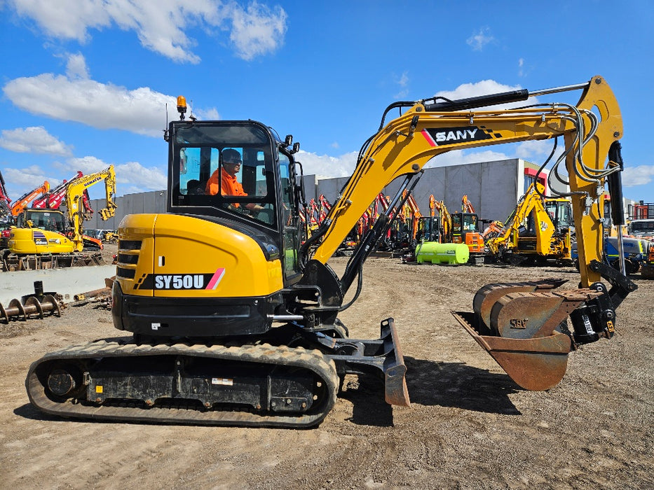 2022 SANY SY50U 5.3T EXCAVATOR WITH TILT HITCH, A/C CAB, BUCKETS AND 260 HOURS