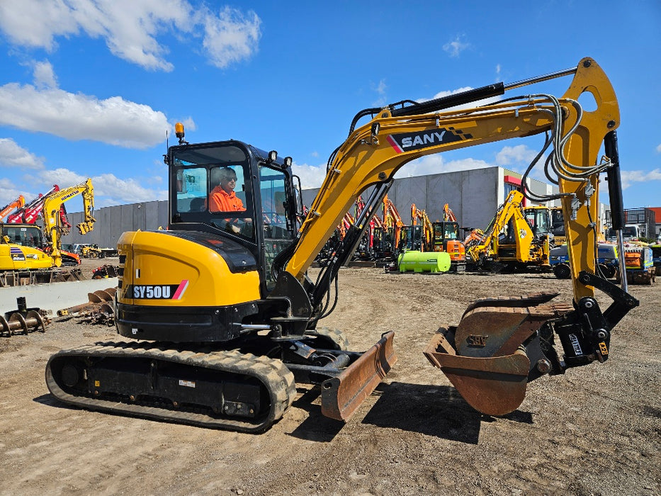 2022 SANY SY50U 5.3T EXCAVATOR WITH TILT HITCH, A/C CAB, BUCKETS AND 260 HOURS