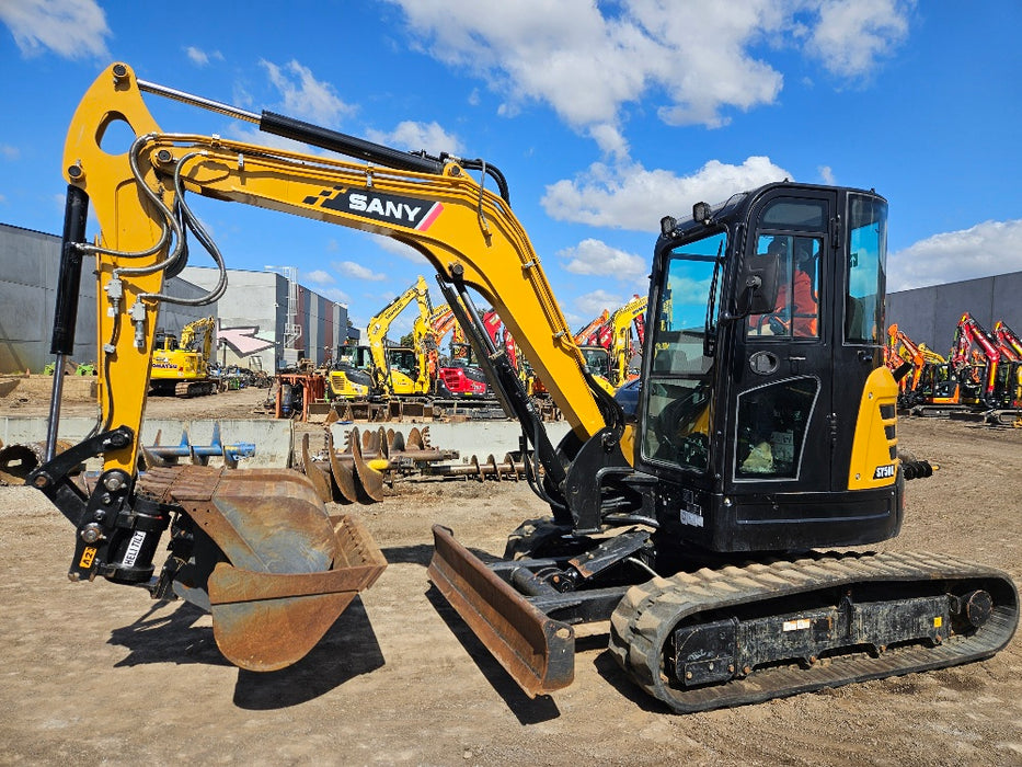 2022 SANY SY50U 5.3T EXCAVATOR WITH TILT HITCH, A/C CAB, BUCKETS AND 260 HOURS