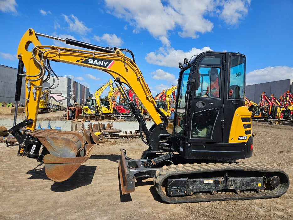 2022 SANY SY50U 5.3T EXCAVATOR WITH TILT HITCH, A/C CAB, BUCKETS AND 260 HOURS
