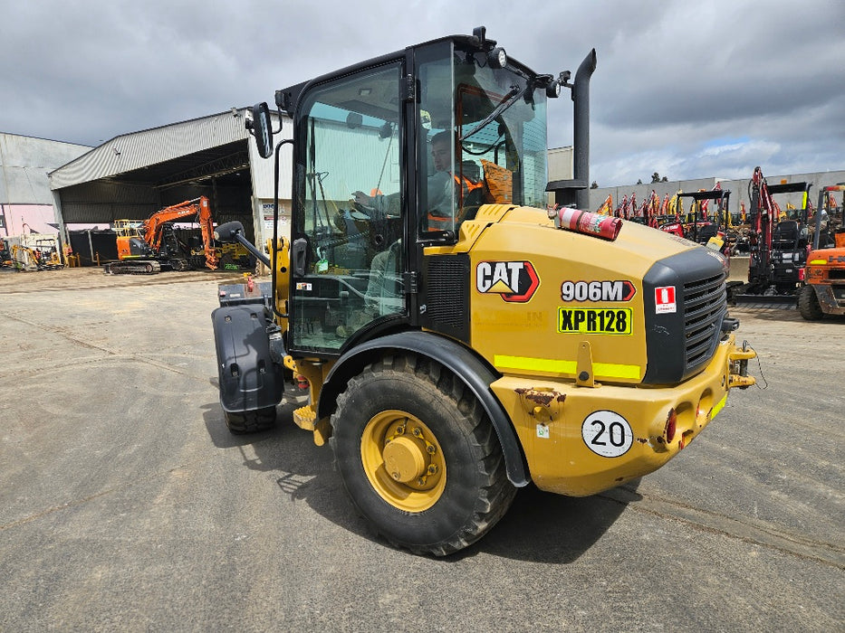 2020 CAT 906M WHEEL LOADER (L148) WITH CAB, QUICK HITCH, GP AND 1301 HOURS