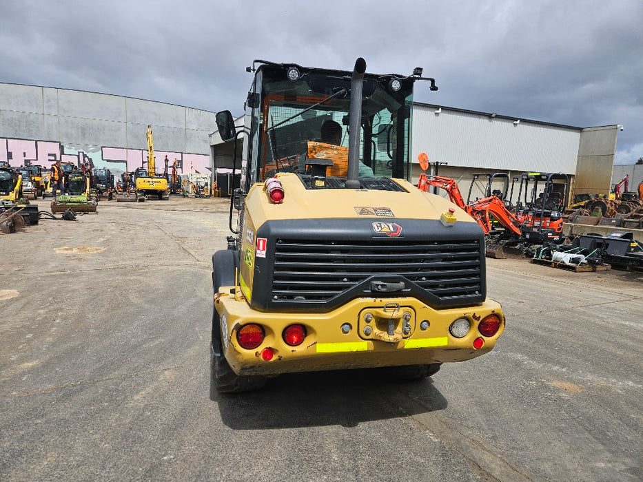 2020 CAT 906M WHEEL LOADER (L148) WITH CAB, QUICK HITCH, GP AND 1301 HOURS