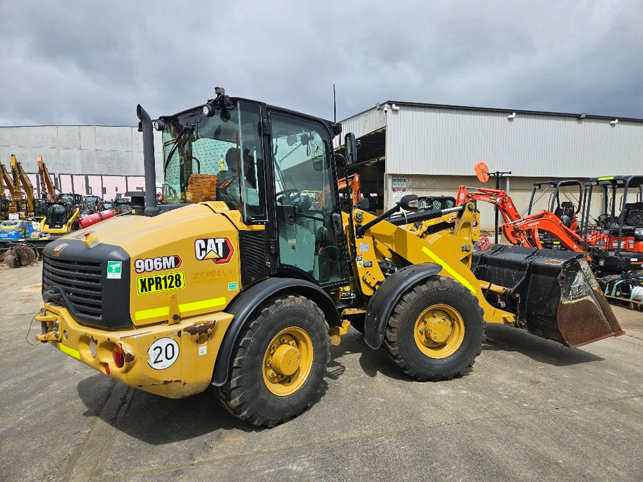 2020 CAT 906M WHEEL LOADER (L148) WITH CAB, QUICK HITCH, GP AND 1301 HOURS