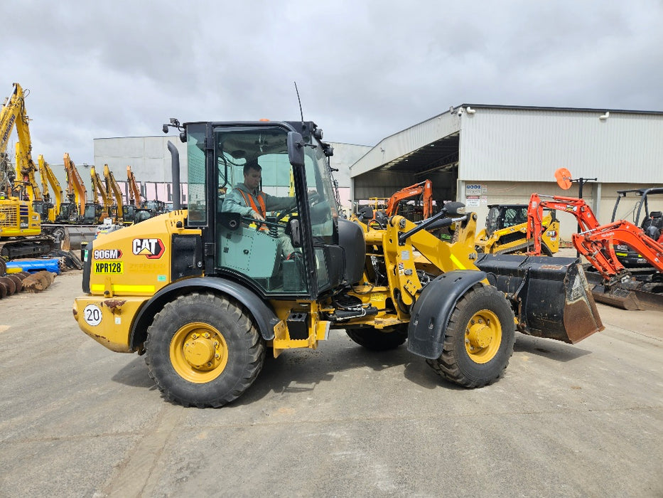 2020 CAT 906M WHEEL LOADER (L148) WITH CAB, QUICK HITCH, GP AND 1301 HOURS