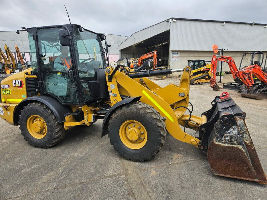 2020 CAT 906M WHEEL LOADER (L148) WITH CAB, QUICK HITCH, GP AND 1301 HOURS