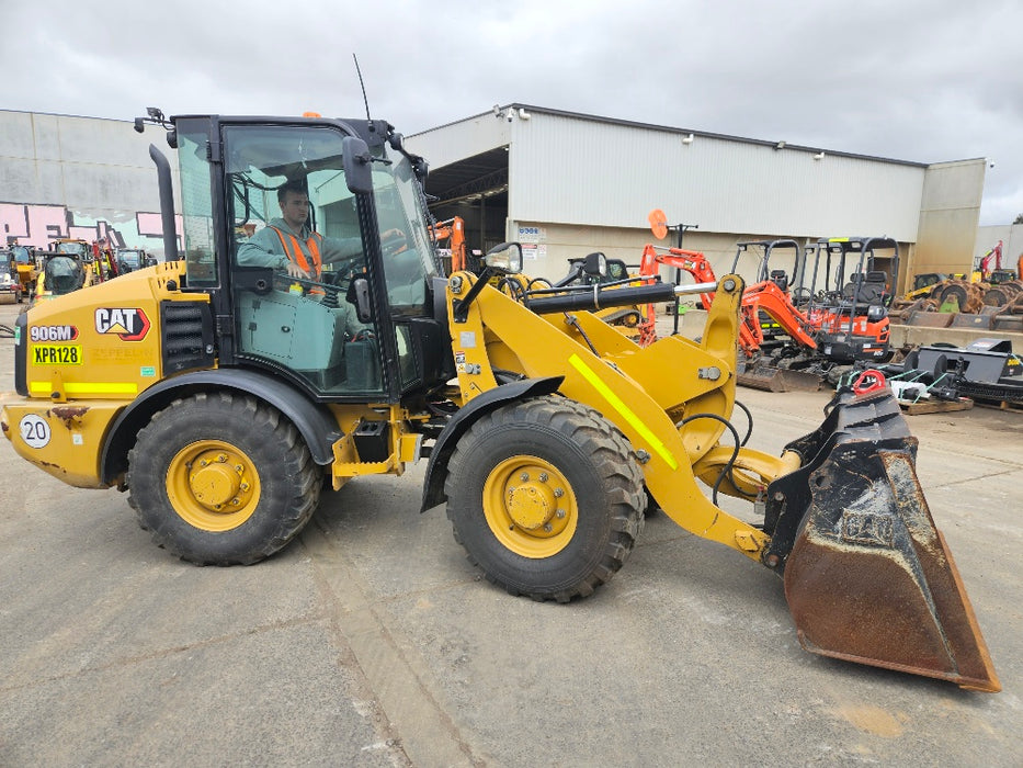 2020 CAT 906M WHEEL LOADER (L148) WITH CAB, QUICK HITCH, GP AND 1301 HOURS