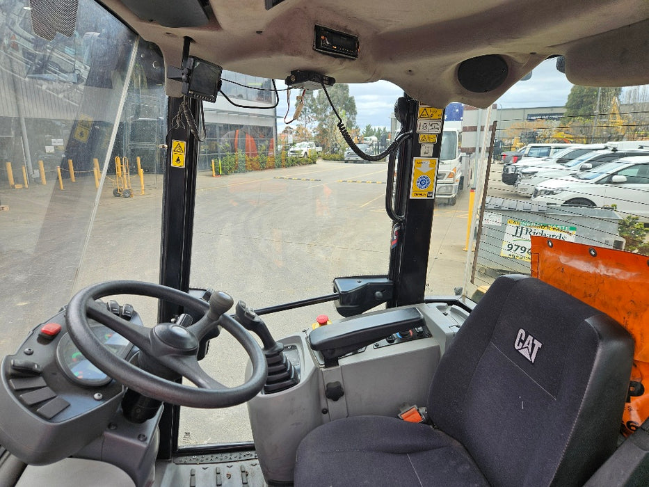 2020 CAT 906M WHEEL LOADER (L148) WITH CAB, QUICK HITCH, GP AND 1301 HOURS