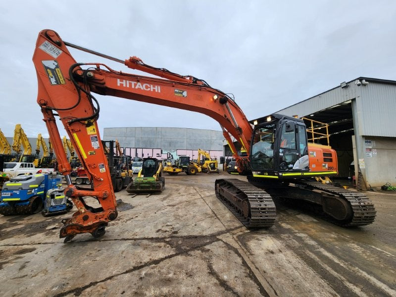 2020 HITACHI ZX290LC-5 29T EXCAVATOR (E256) WITH FULL CIVIL SPEC, 5470 HOURS