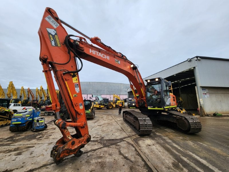 2020 HITACHI ZX290LC-5 29T EXCAVATOR (E256) WITH FULL CIVIL SPEC, 5470 HOURS