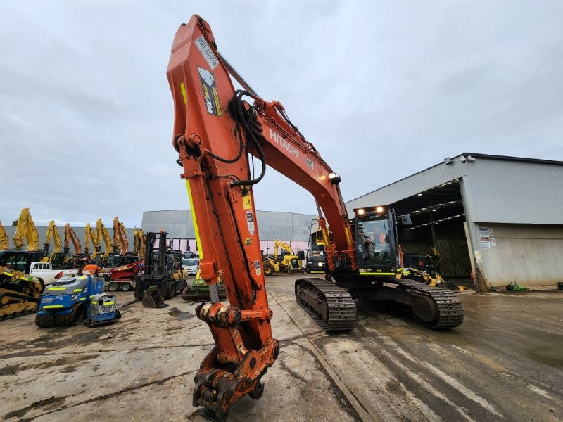 2020 HITACHI ZX290LC-5 29T EXCAVATOR (E256) WITH FULL CIVIL SPEC, 5470 HOURS