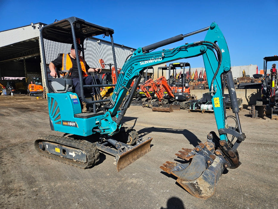 2022 SUNWARD SWE18uf 1.9T EXCAVATOR WITH HYDRAULIC HITCH AND 175 HOURS