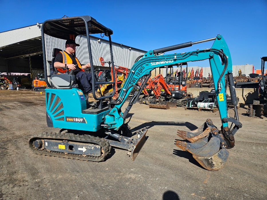 2022 SUNWARD SWE18uf 1.9T EXCAVATOR WITH HYDRAULIC HITCH AND 175 HOURS