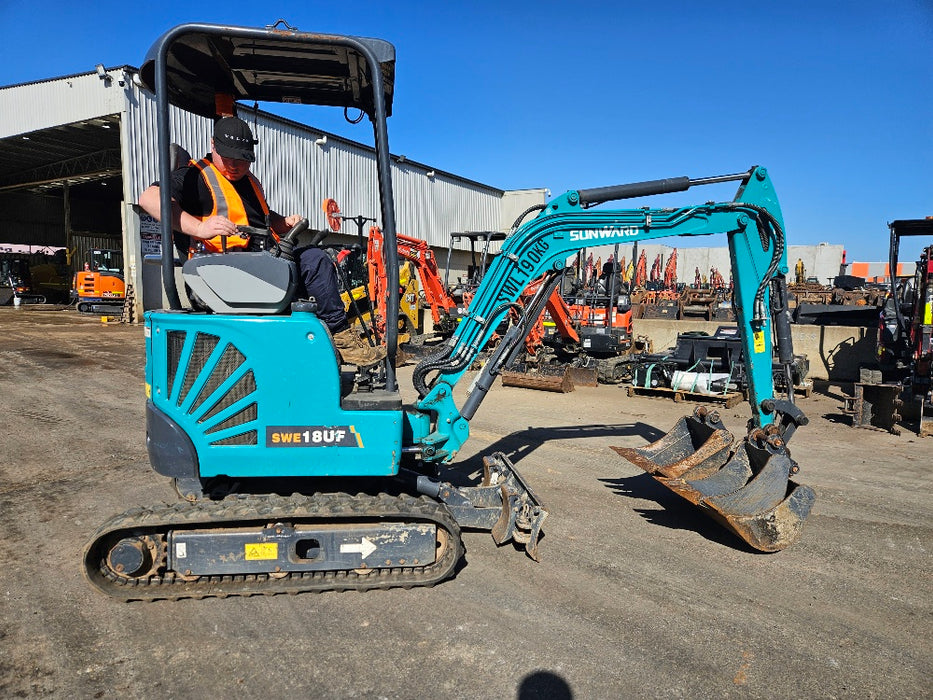 2022 SUNWARD SWE18uf 1.9T EXCAVATOR WITH HYDRAULIC HITCH AND 175 HOURS