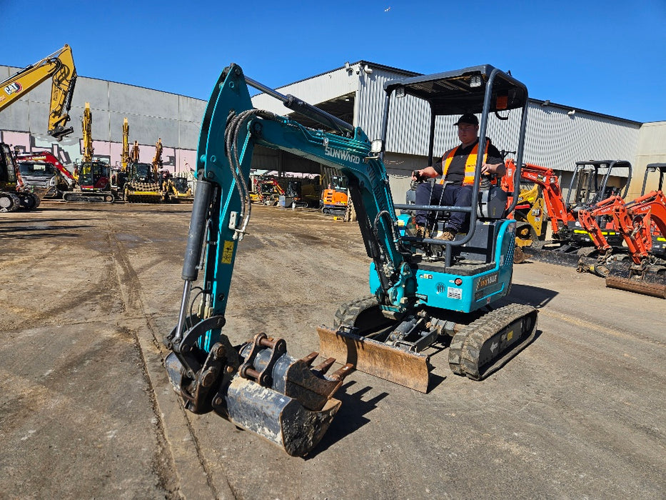 2022 SUNWARD SWE18uf 1.9T EXCAVATOR WITH HYDRAULIC HITCH AND 175 HOURS