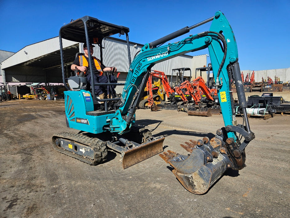 2022 SUNWARD SWE18uf 1.9T EXCAVATOR WITH HYDRAULIC HITCH AND 175 HOURS