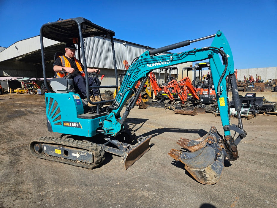 2022 SUNWARD SWE18uf 1.9T EXCAVATOR WITH HYDRAULIC HITCH AND 175 HOURS