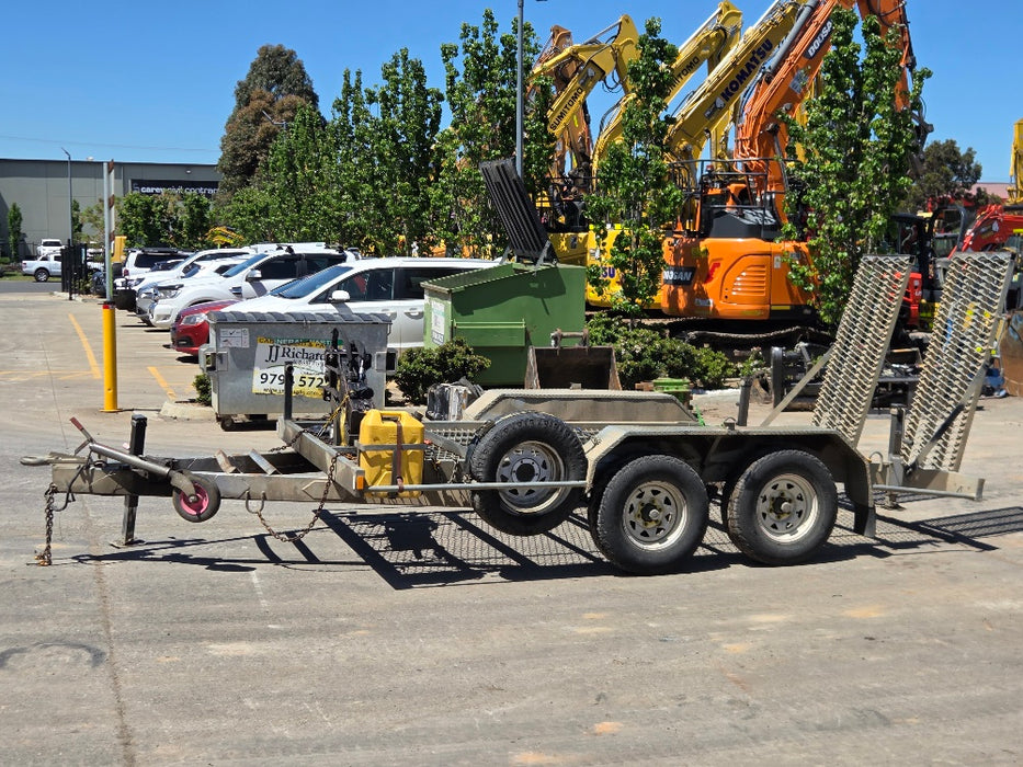 2019 CAT 302.7D 2.7T EXCAVATOR WITH HYDRAULIC HITCH, BUCKETS AND 3440 HOURS