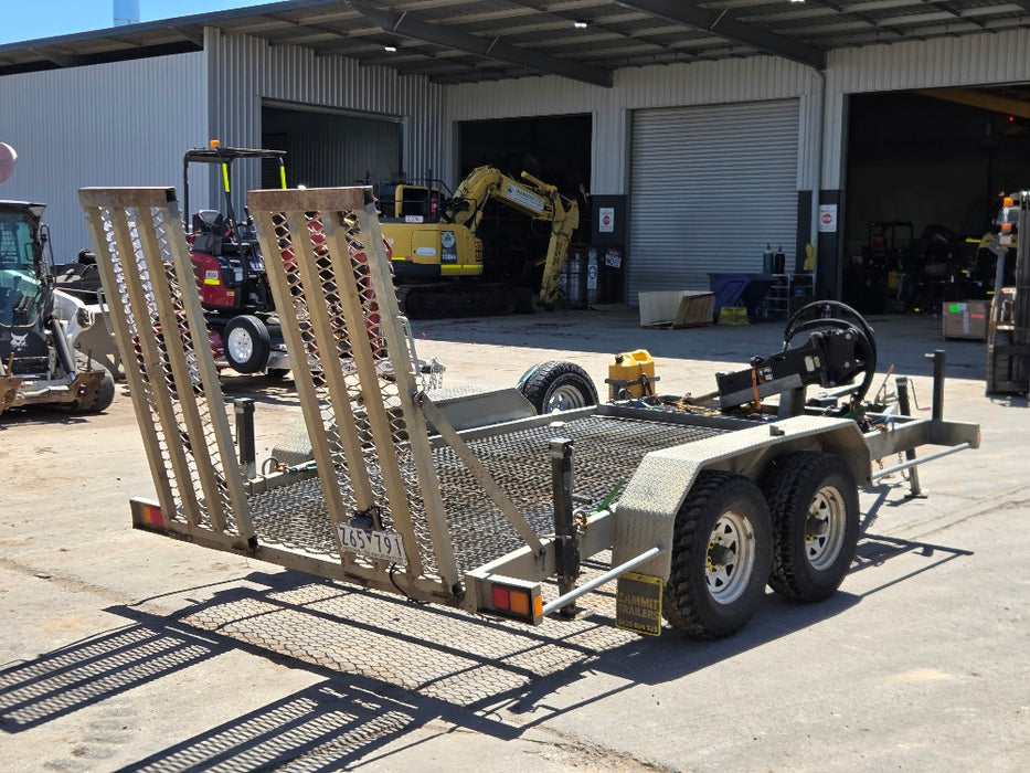 2019 CAT 302.7D 2.7T EXCAVATOR WITH HYDRAULIC HITCH, BUCKETS AND 3440 HOURS