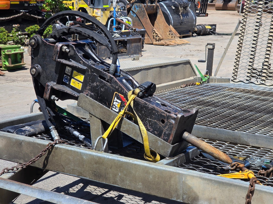 2019 CAT 302.7D 2.7T EXCAVATOR WITH HYDRAULIC HITCH, BUCKETS AND 3440 HOURS