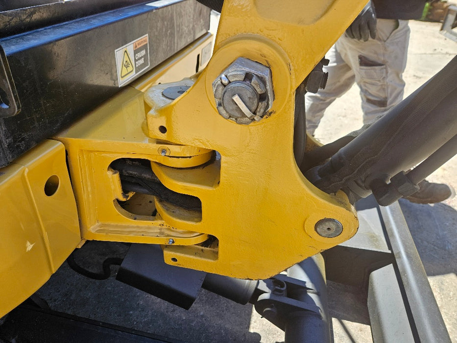 2019 CAT 302.7D 2.7T EXCAVATOR WITH HYDRAULIC HITCH, BUCKETS AND 3440 HOURS