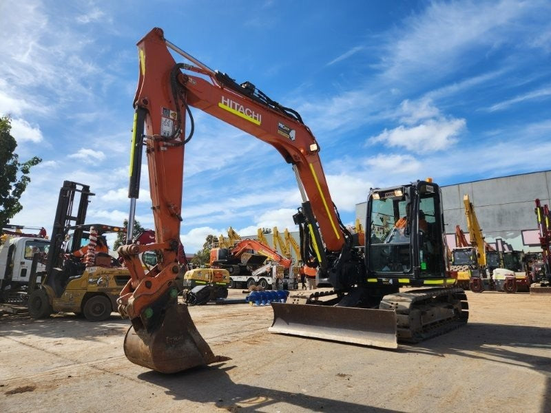 2022 HITACHI ZX85USB-5 8.5T EXCAVATOR (M828) WITH BUCKETS, CIVIL SPEC, 1360 HOURS