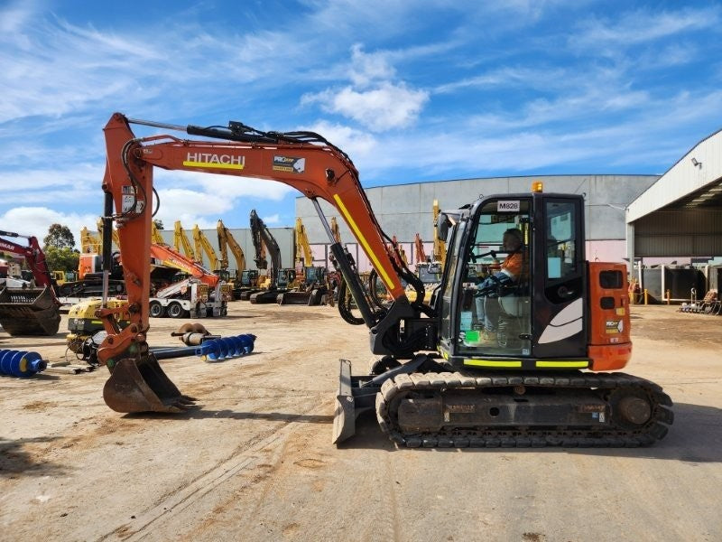 2022 HITACHI ZX85USB-5 8.5T EXCAVATOR (M828) WITH BUCKETS, CIVIL SPEC, 1360 HOURS