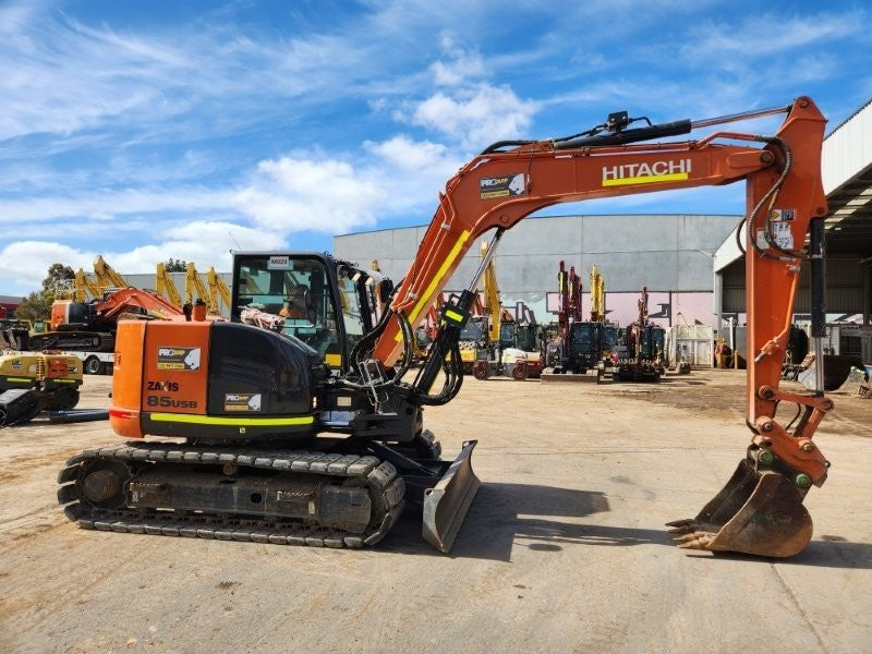 2022 HITACHI ZX85USB-5 8.5T EXCAVATOR (M828) WITH BUCKETS, CIVIL SPEC, 1360 HOURS