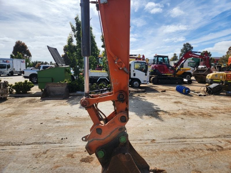 2022 HITACHI ZX85USB-5 8.5T EXCAVATOR (M828) WITH BUCKETS, CIVIL SPEC, 1360 HOURS