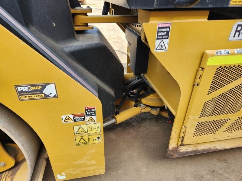 2018 CAT CB7 8T TWIN SMOOTH DRUM ROLLER (R404) WITH CIVIL SPEC AND 800 HOURS