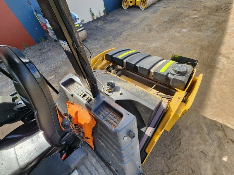 2018 CAT CB7 8T TWIN SMOOTH DRUM ROLLER (R404) WITH CIVIL SPEC AND 800 HOURS