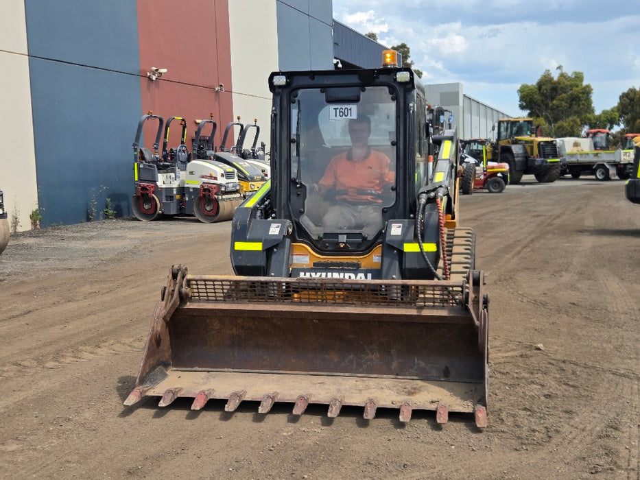 2023 HYUNDAI HT100V TRACK LOADER (T601) WITH HIGH FLOW, 260 HOURS