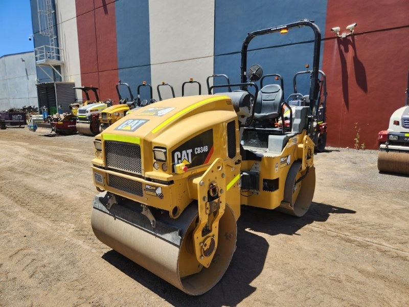 2018 CAT CB34B 4T TANDEM DRUM ROLLER (R389) WITH 750 HOURS