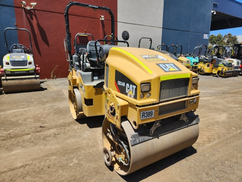 2018 CAT CB34B 4T TANDEM DRUM ROLLER (R389) WITH 750 HOURS
