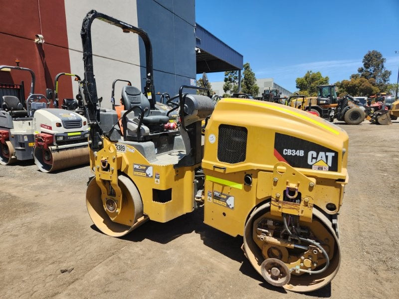 2018 CAT CB34B 4T TANDEM DRUM ROLLER (R389) WITH 750 HOURS