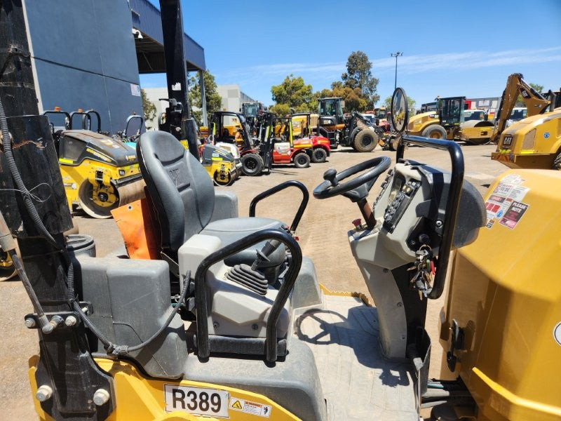 2018 CAT CB34B 4T TANDEM DRUM ROLLER (R389) WITH 750 HOURS