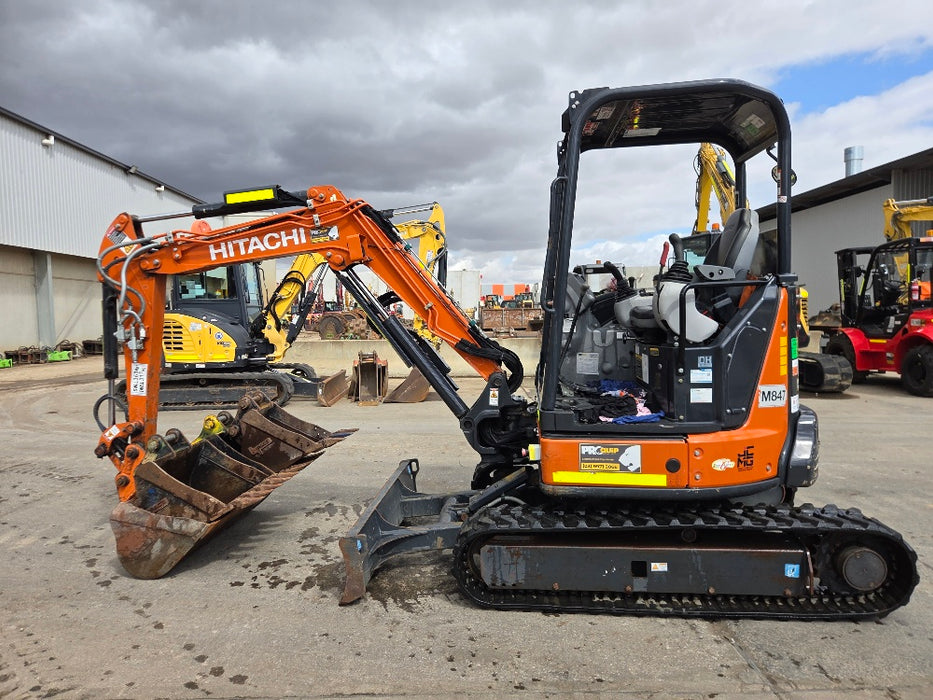 2021 HITACHI ZX33U-5 3.4T EXCAVATOR (M847) WITH LOW 770 HOURS