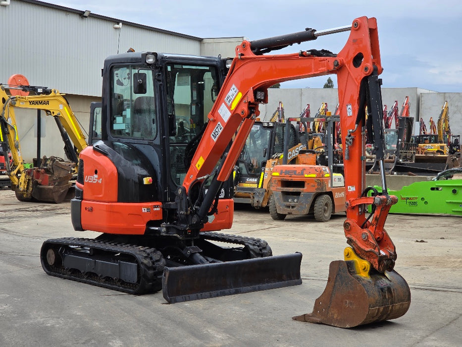 2019 KUBOTA U35-4 3.6T EXCAVATOR (M1081) WITH CAB, HITCH, BUCKETS AND 2040 HRS