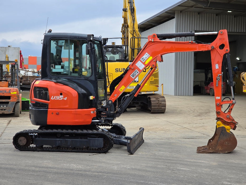 2019 KUBOTA U35-4 3.6T EXCAVATOR (M1081) WITH CAB, HITCH, BUCKETS AND 2040 HRS