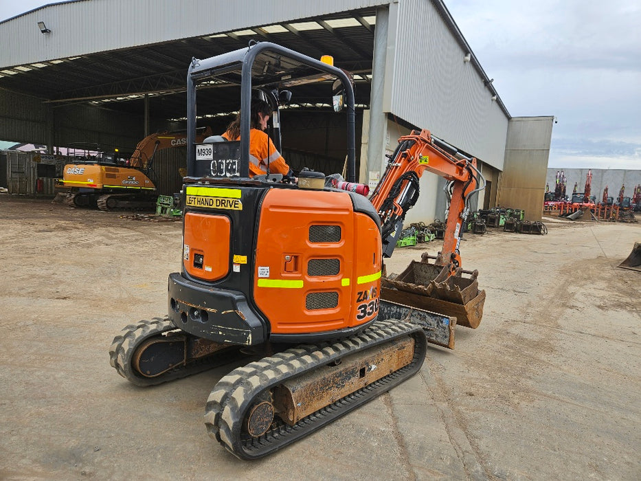 2022 HITACHI ZX33U-5 3.4T EXCAVATOR (M939) WITH HITCH, BUCKETS AND 930 HOURS