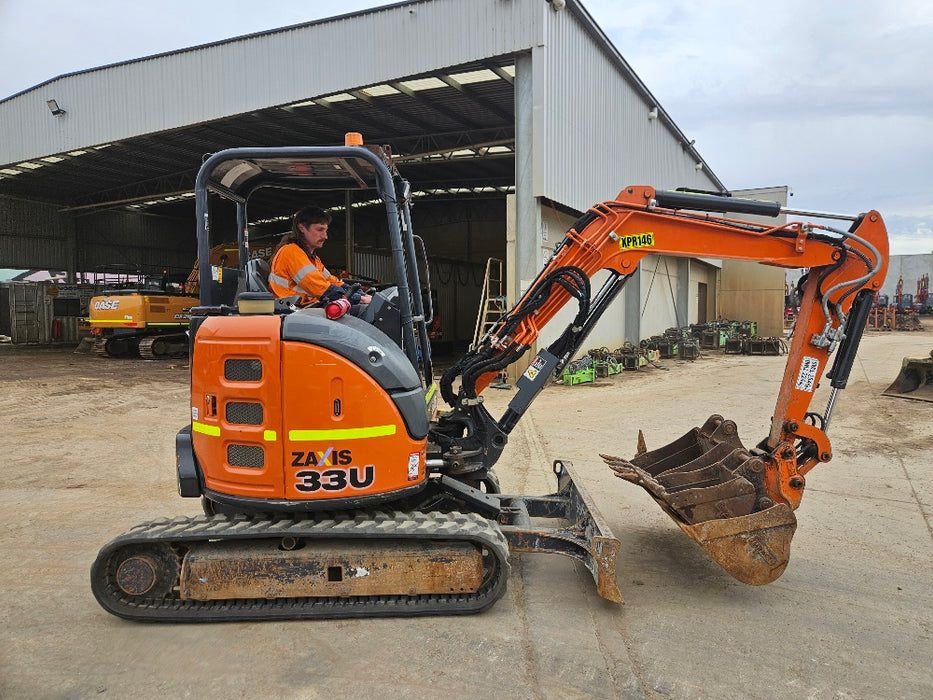 2022 HITACHI ZX33U-5 3.4T EXCAVATOR (M939) WITH HITCH, BUCKETS AND 930 HOURS